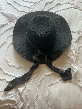 Steve Madden Black Wide-Brim Straw Sun Hat with Patterned Tie